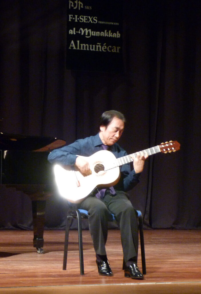 アルムニェカル文化会館での演奏